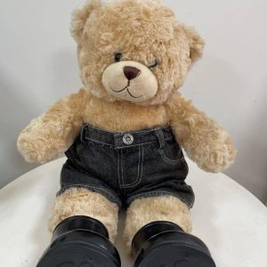 Urso bege de botas